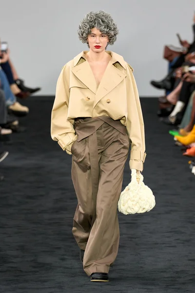 Look 25